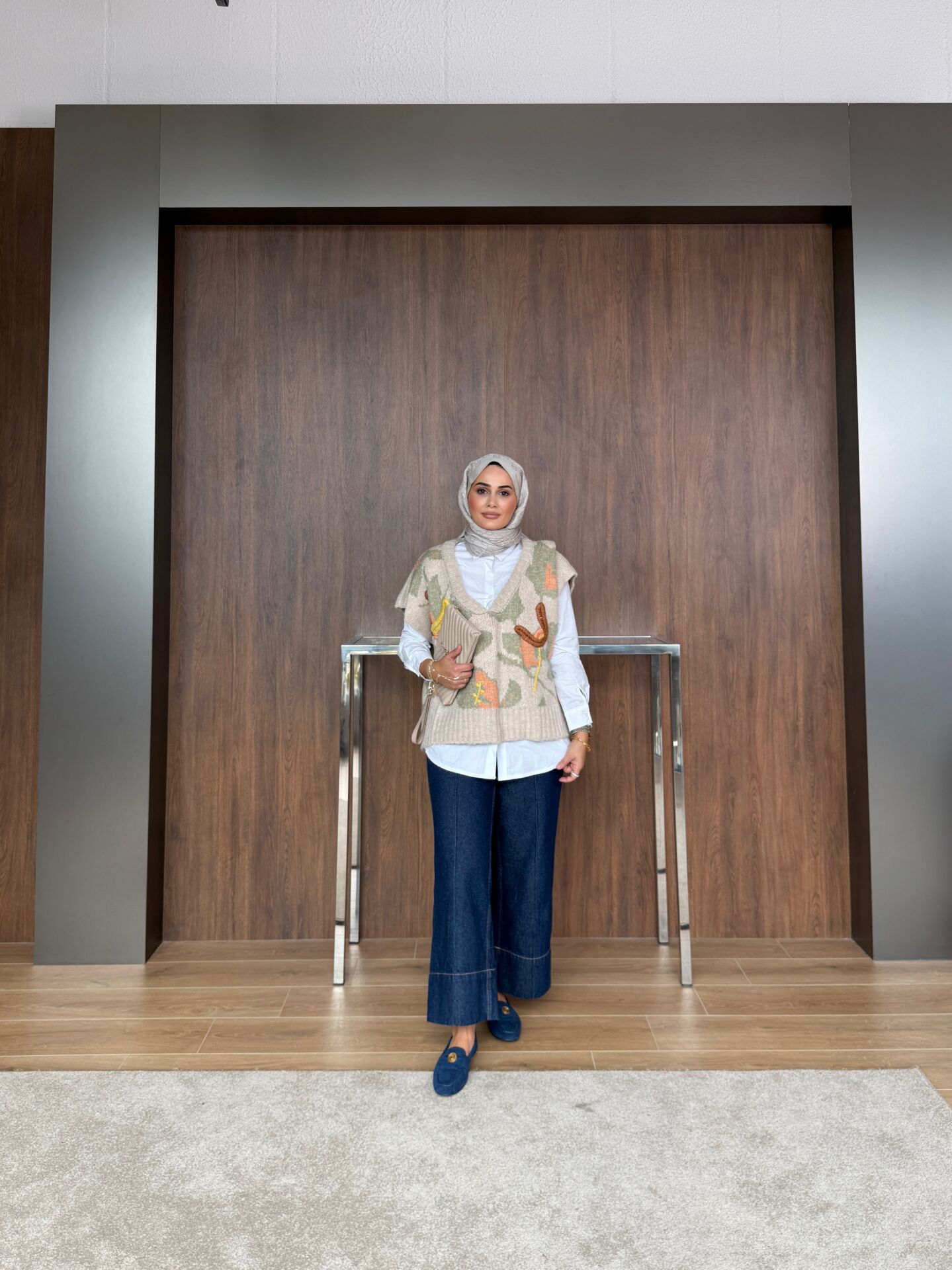 Çiçek İşlemeli Süveter Bej