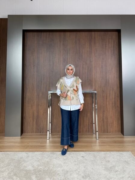 Çiçek İşlemeli Süveter Bej