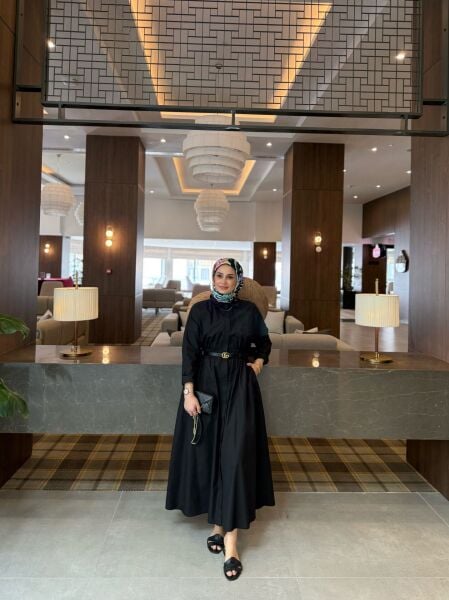 Monica Elbise Siyah