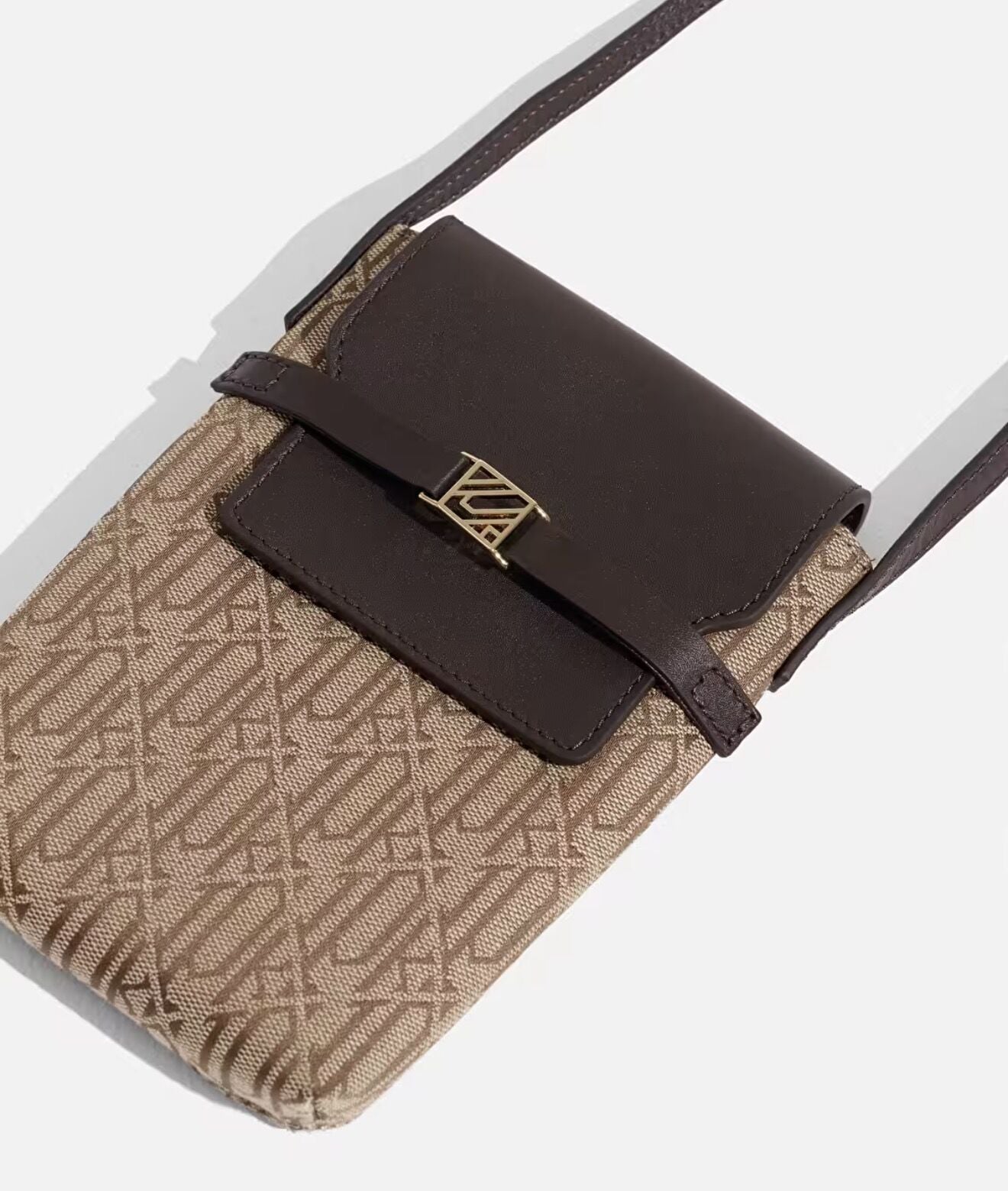 İpkyl Kapaklı Monogram Çanta