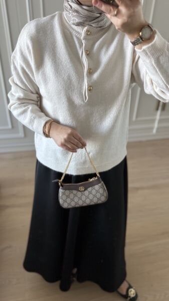 Gold Düğmeli Kazak