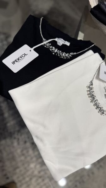 Marka Taşlı Tişört