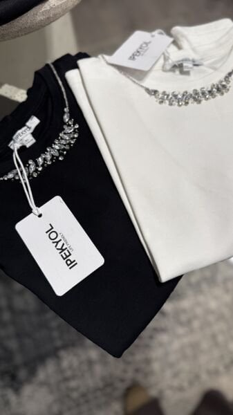 Marka Taşlı Tişört