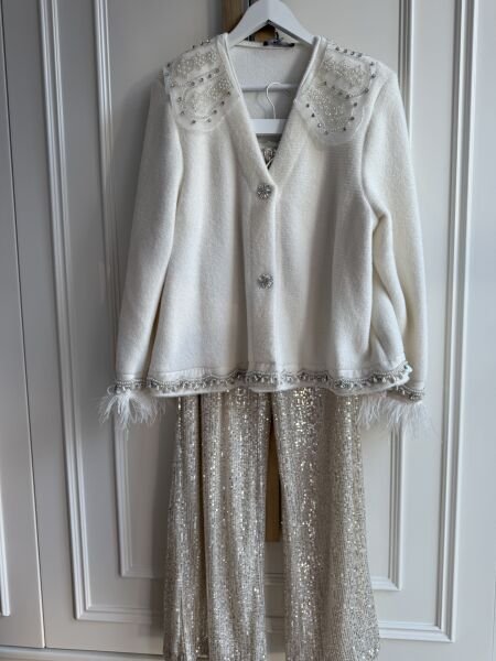 Kolu Tüylü İşlemeli Ceket