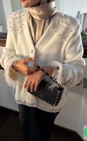 Kolu Tüylü İşlemeli Ceket