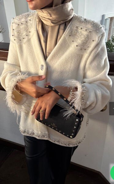 Kolu Tüylü İşlemeli Ceket