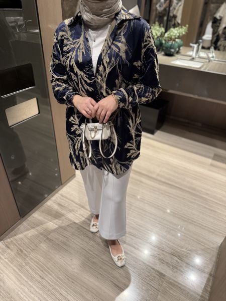 Larissa Gömlek