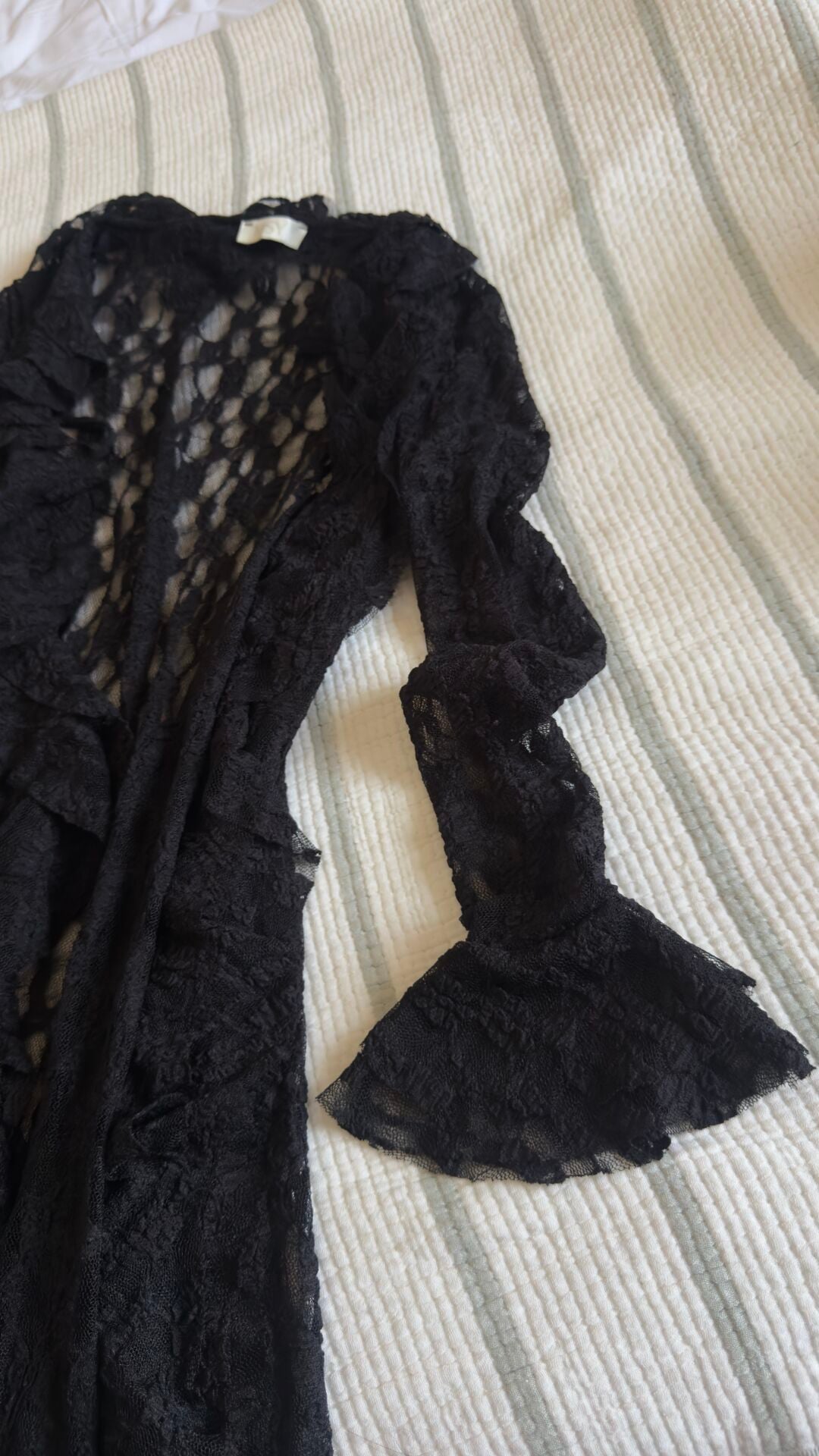 Dantel Abaya