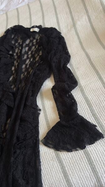 Dantel Abaya