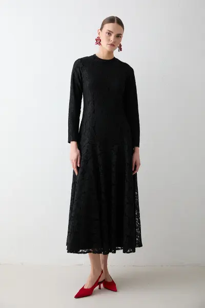 Dantelli Kemerli Elbise