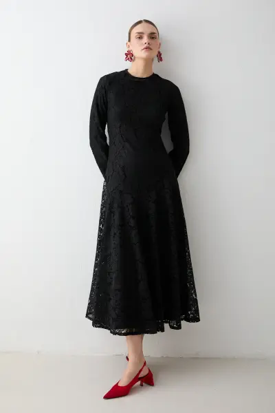 Dantelli Kemerli Elbise