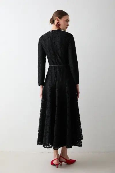 Dantelli Kemerli Elbise