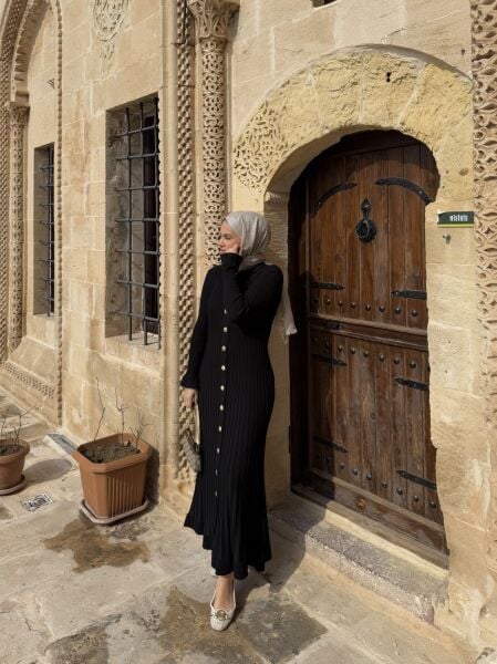 Gold Düğmeli Triko Elbise Siyah